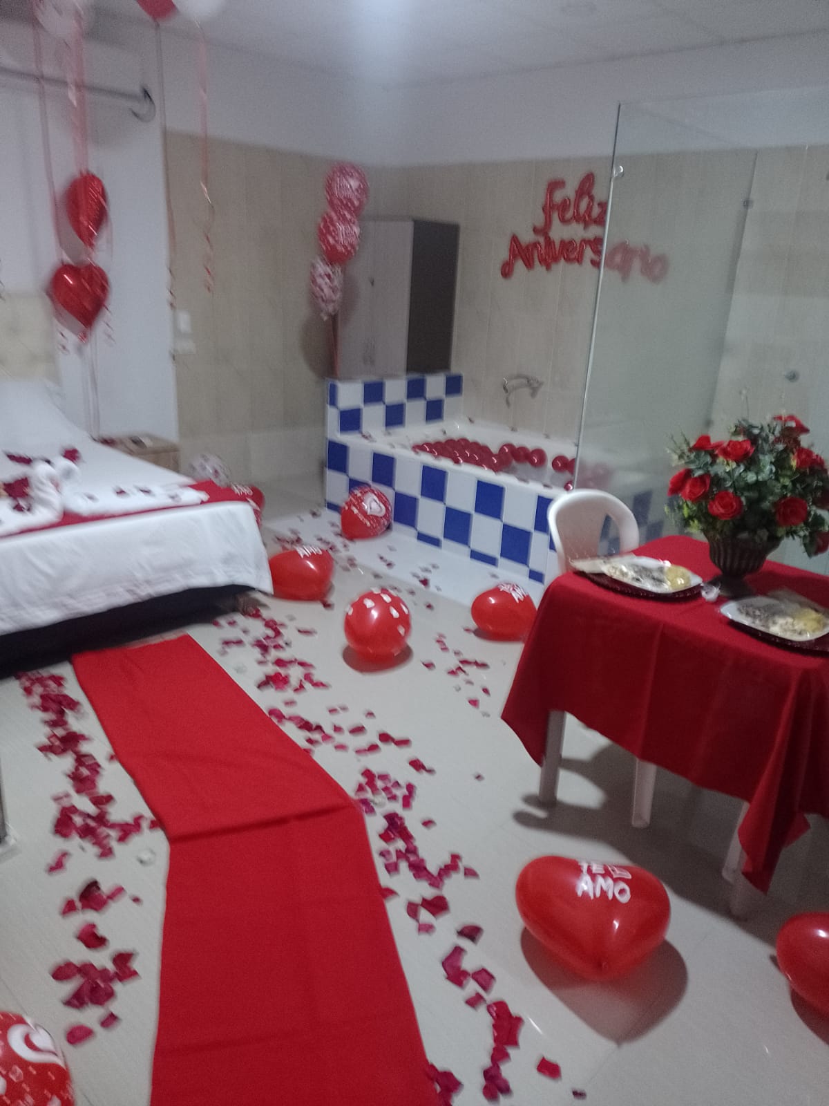 Habitación doble con Aire acondicionado, TV, WiFi y Jacuzzi, decorada para calebraciones especiales